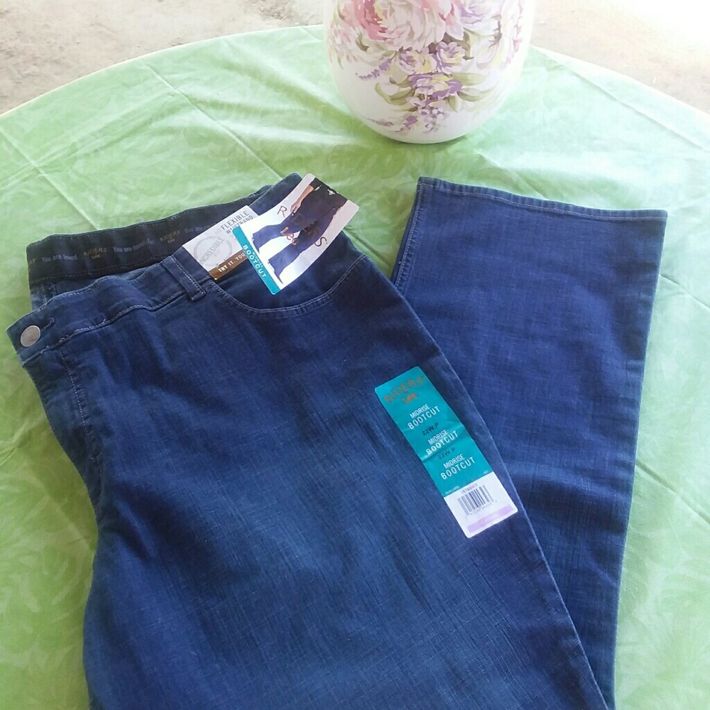 🎄🌞Lee Mid-Rise Boot Cut